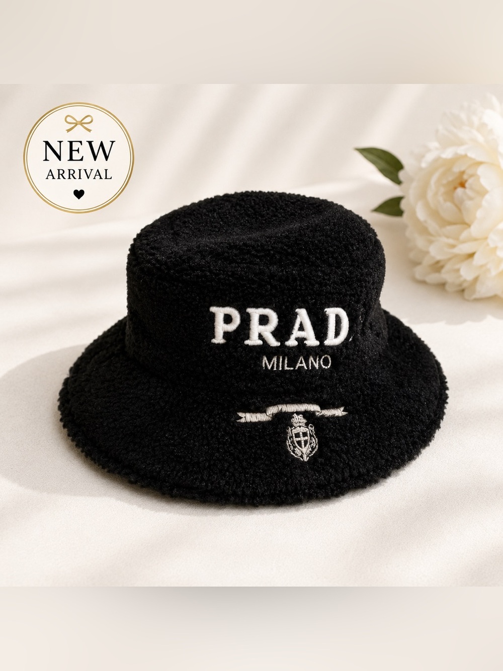 🎩 Women’s Black Fuzzy Bucket Hat 🎩